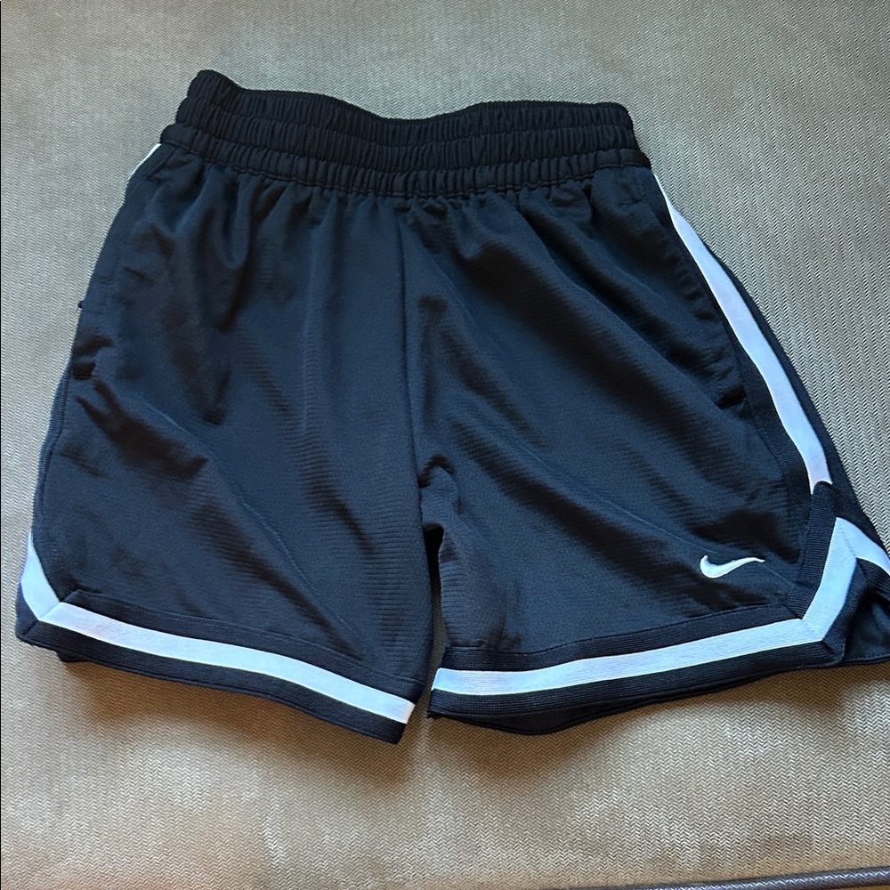 Nike Boys' Dri-FIT DNA 5"
Basketball Shorts